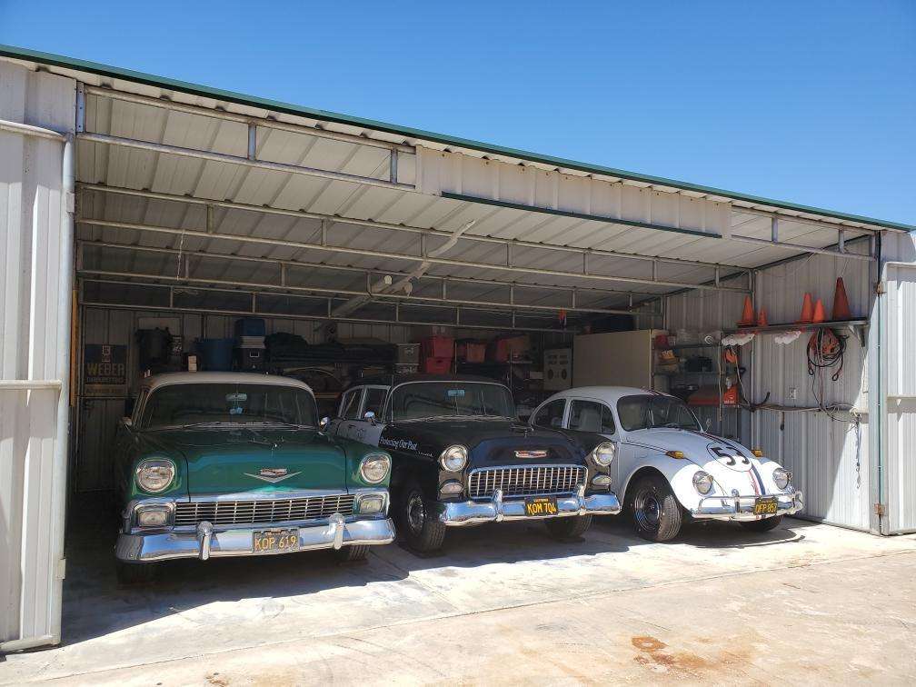 56, 55 och Herbie i deras carport Pussel online