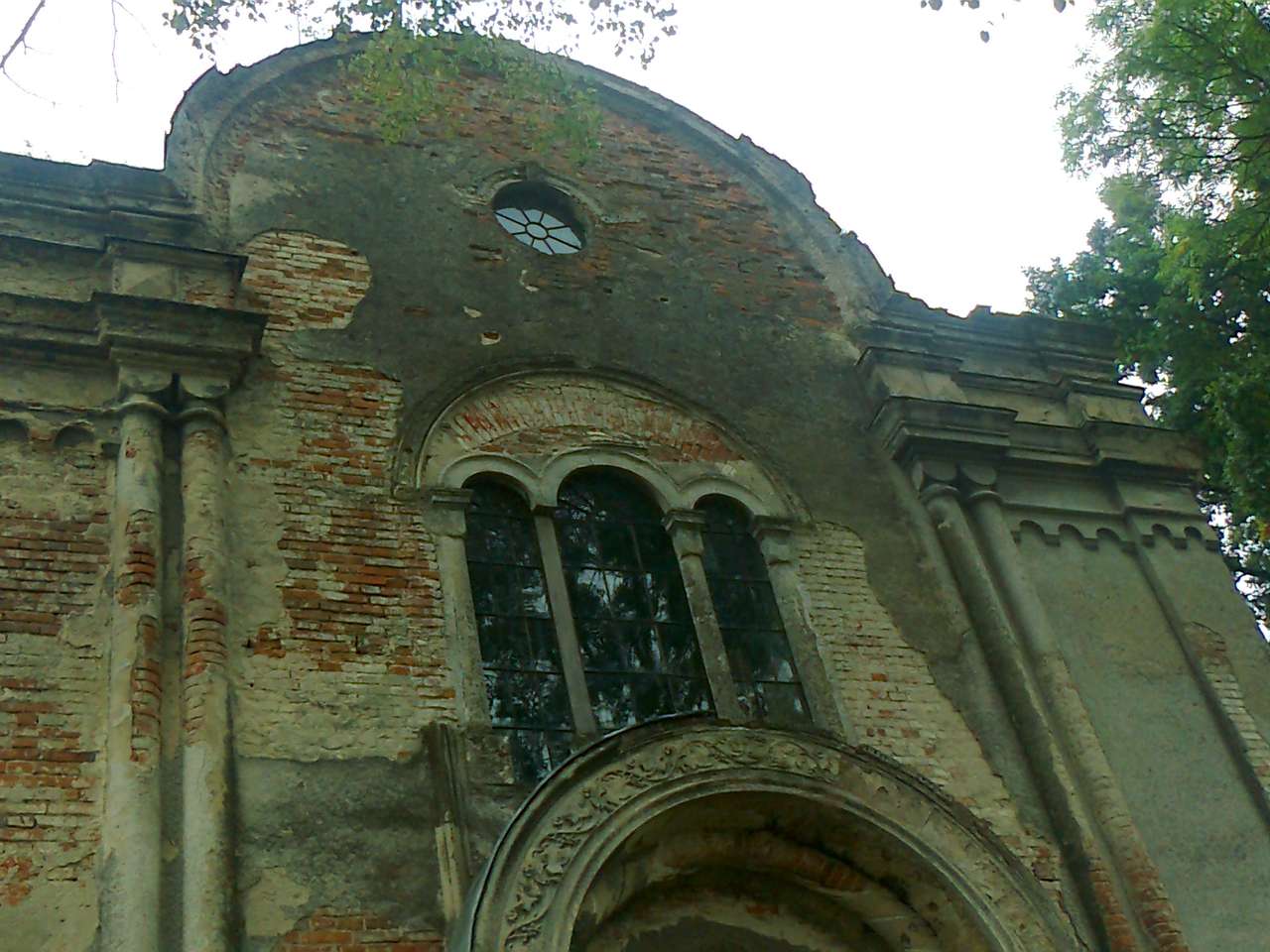 Iglesia ortodoxa en Stary Dzików rompecabezas en línea