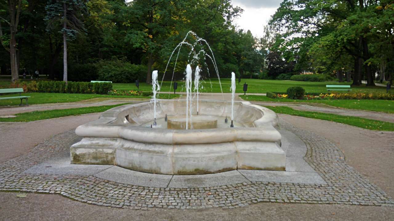 Fontaine - parc à Cieplice puzzle en ligne
