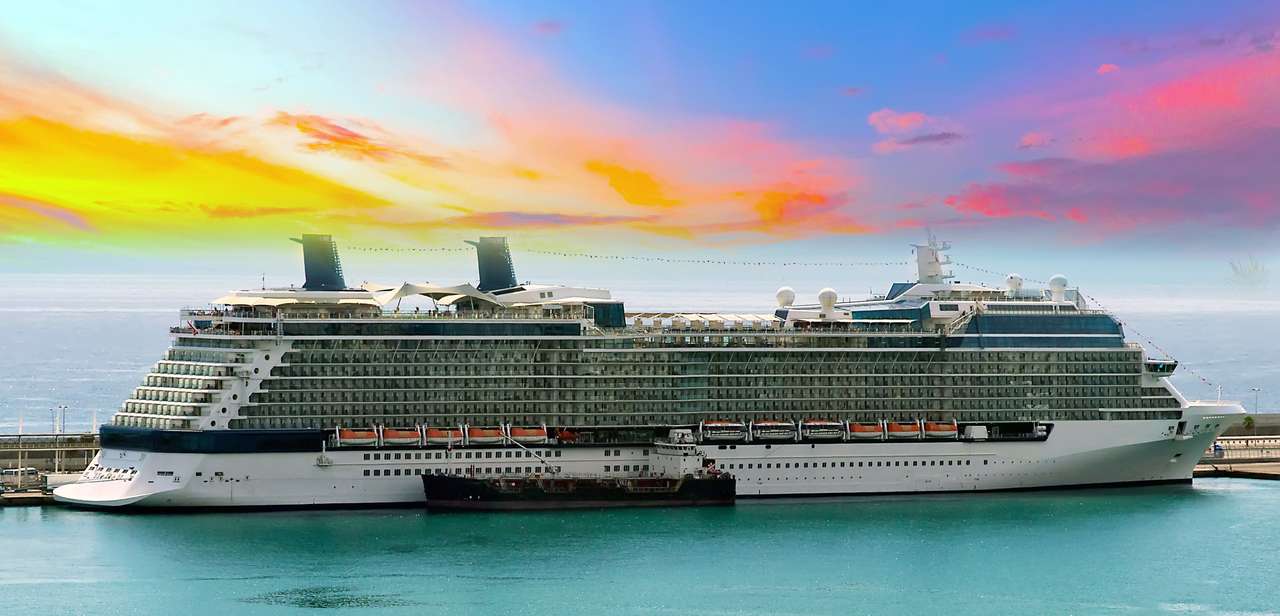 Ocean cruise ship puzzle online from photo