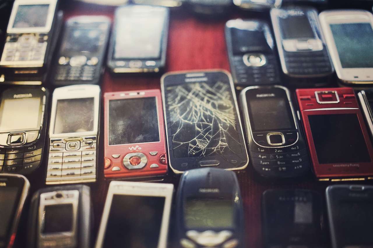 telefones antigos puzzle online a partir de fotografia