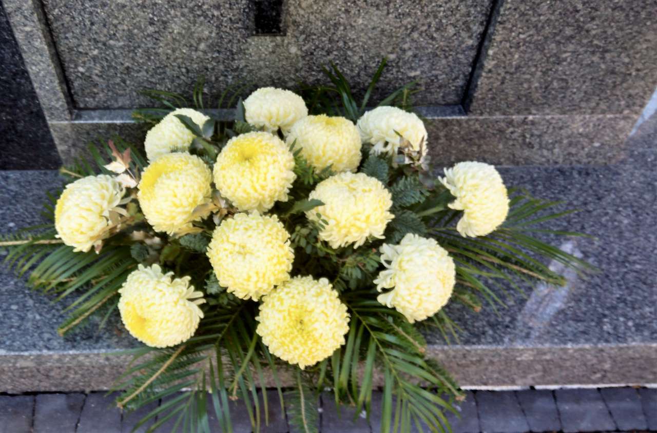 A bunch of chrysanthemums puzzle online from photo
