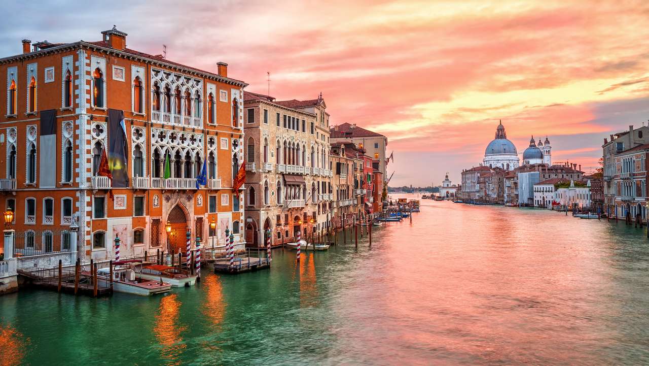Δραματική ανατολή του ηλίου στο Canal Grande στη Βενετία, Ιταλία παζλ online από φωτογραφία