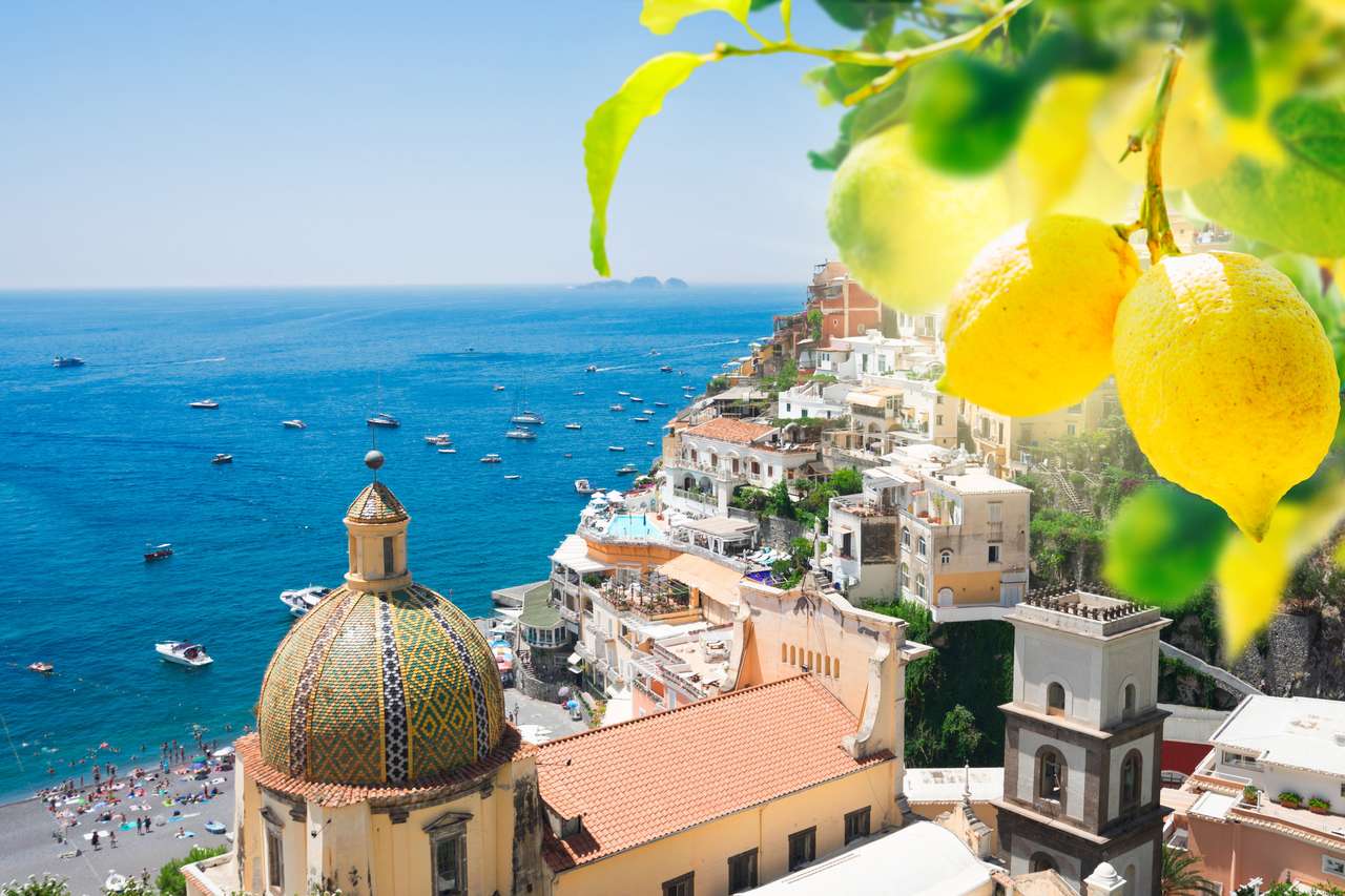 Positano - berömd gammal italiensk semesterort med citroner Pussel online