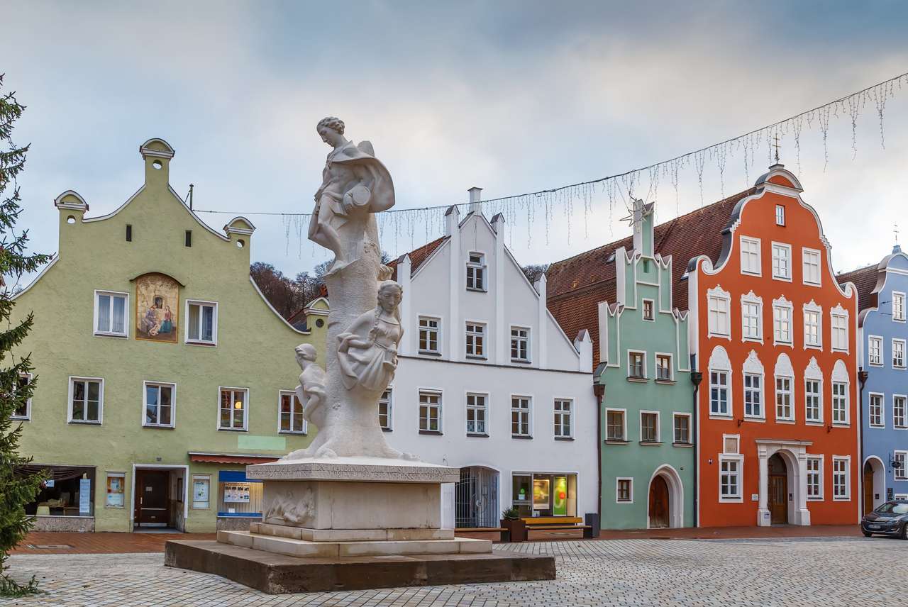 Historische huizen aan de Neustadt-straat in Landshut, Duitsland online puzzel