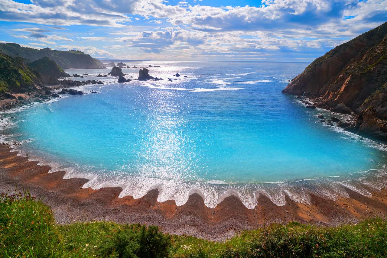 Playa del Silencio à Cudillero Asturias d'Espagne puzzle en ligne