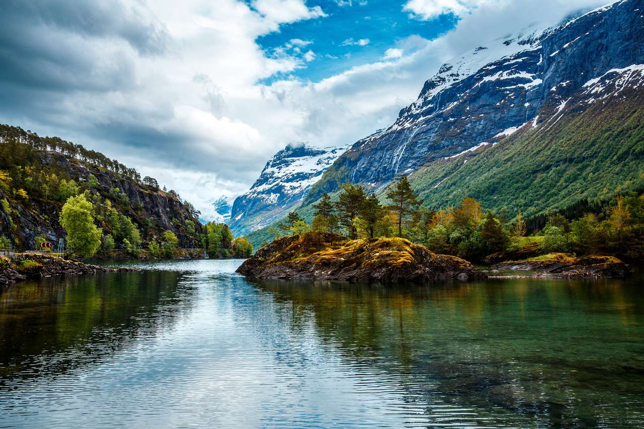 Bella natura Paesaggio naturale della Norvegia. puzzle online
