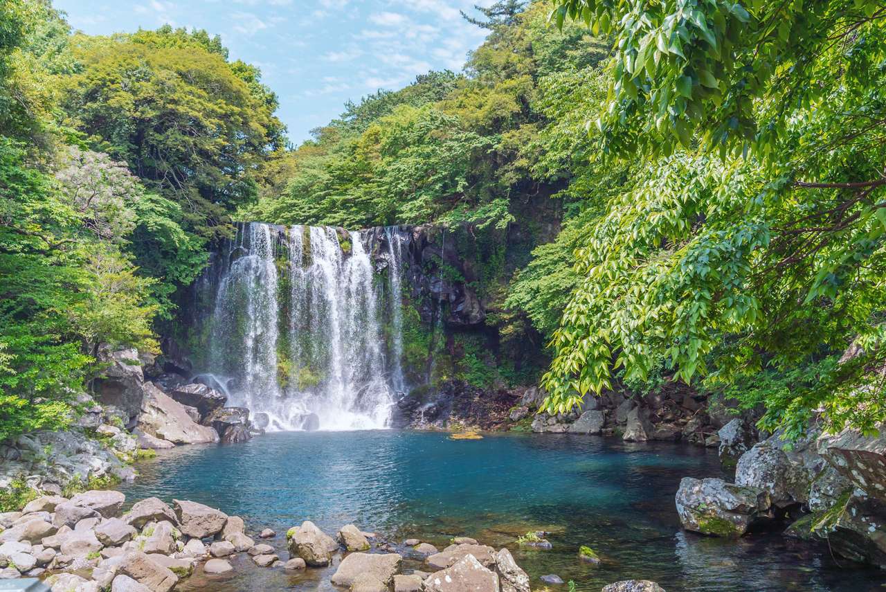 Vodopády Cheonjeyeon, ostrov Jeju, Jižní Korea online puzzle