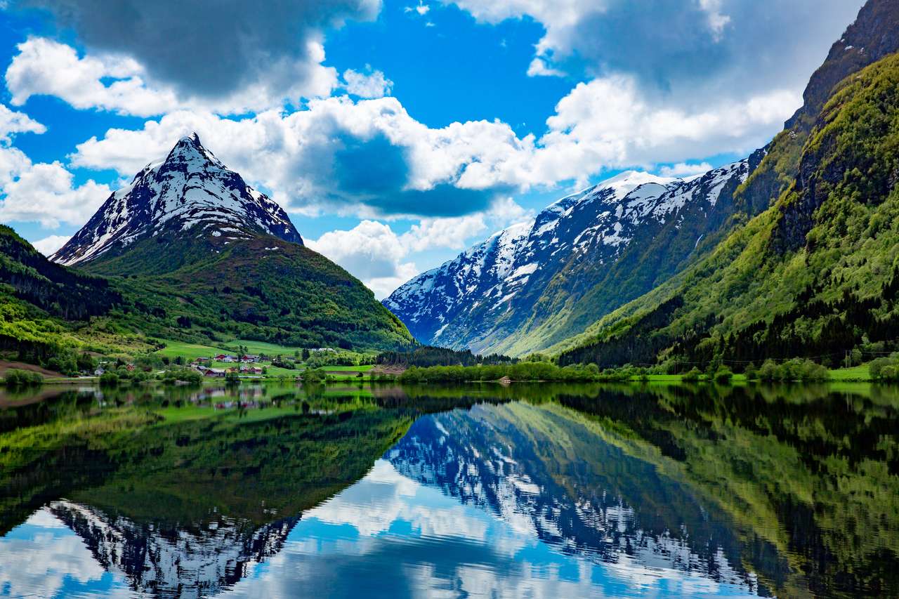 Hermoso paisaje natural de la naturaleza Noruega. rompecabezas en línea