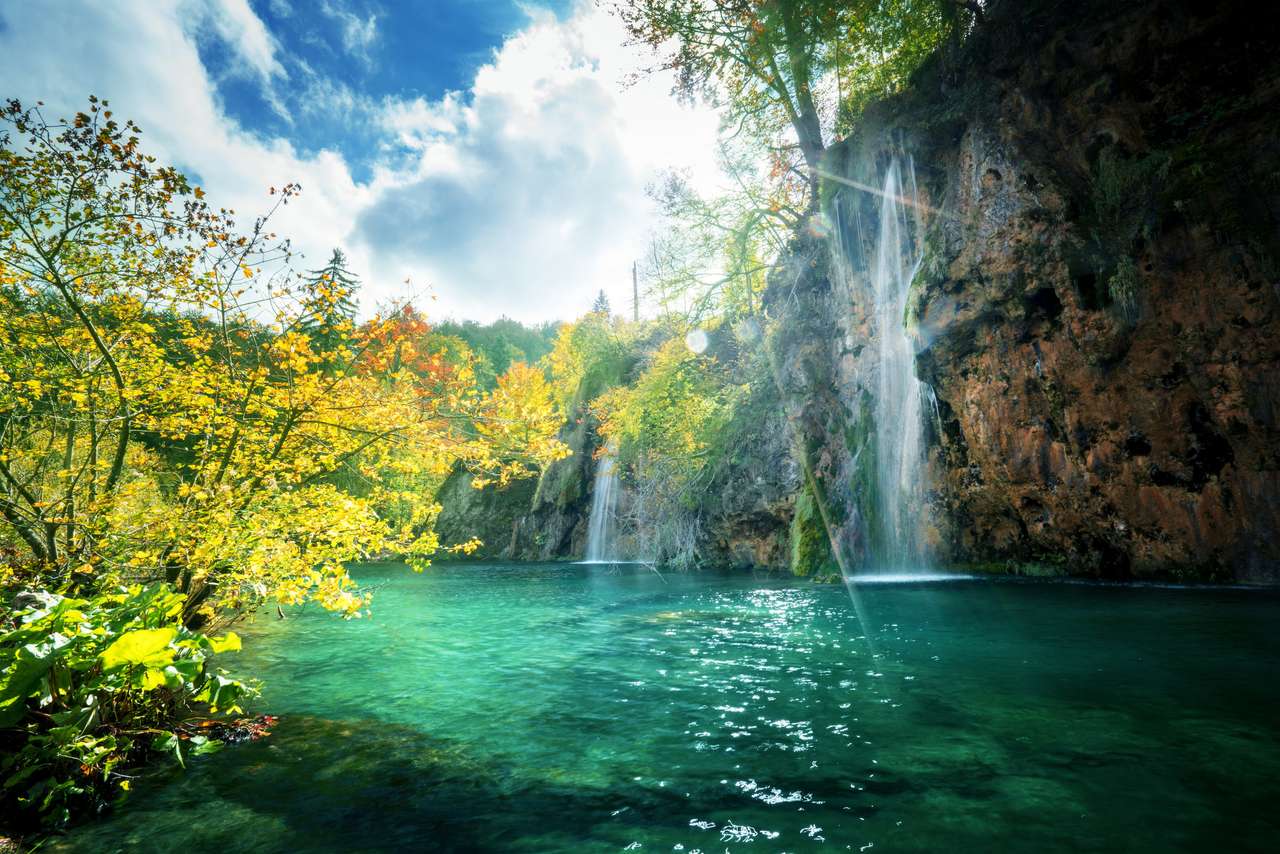 vattenfall i skogen, Plitvicesjöarna, Kroatien Pussel online