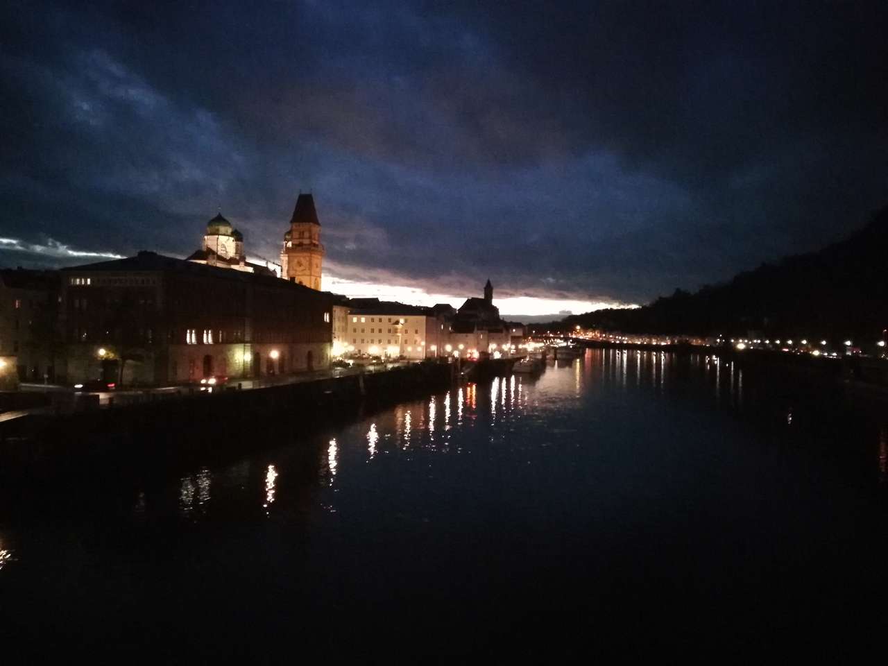 Passau på natten Pussel online