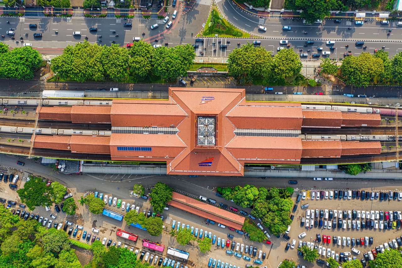 Železniční stanice z dronu puzzle online z fotografie