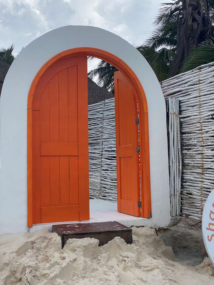 Ușa portocalie Tulum puzzle online