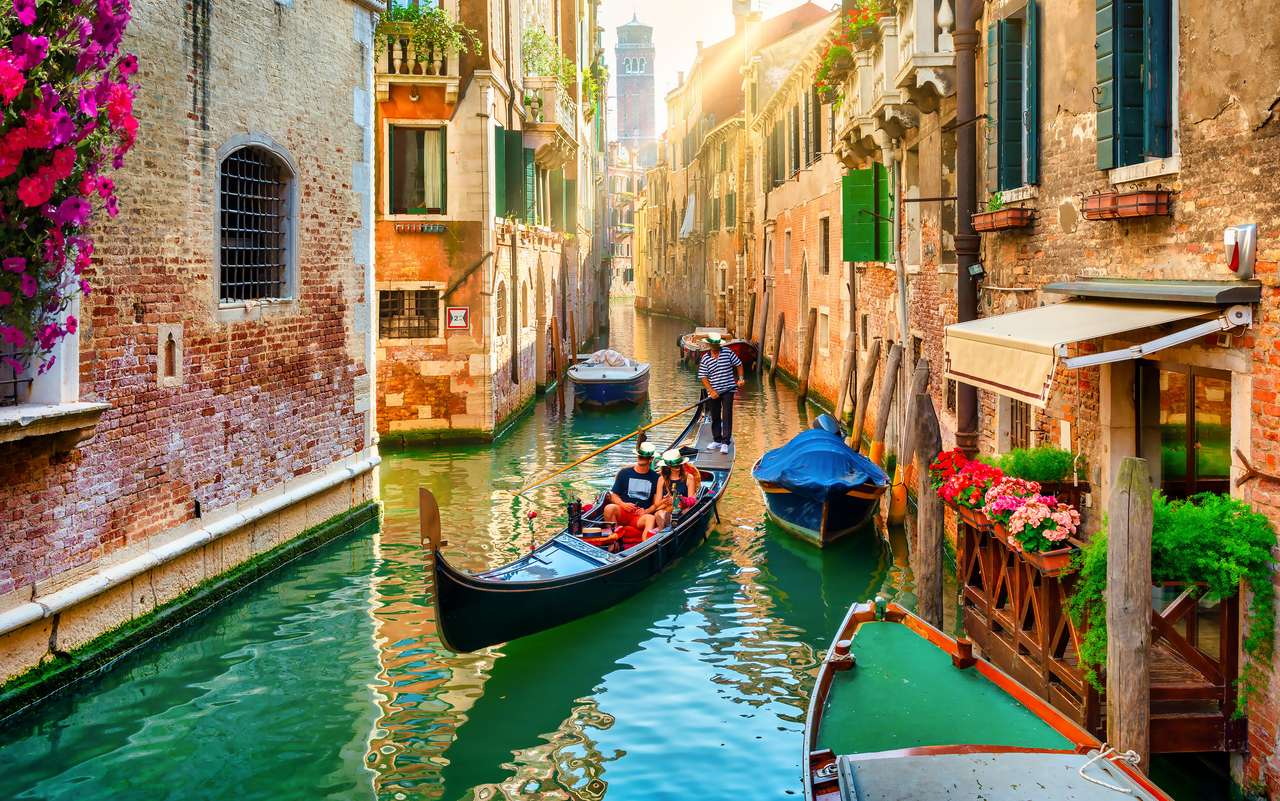 Канал във Венеция онлайн пъзел от снимка