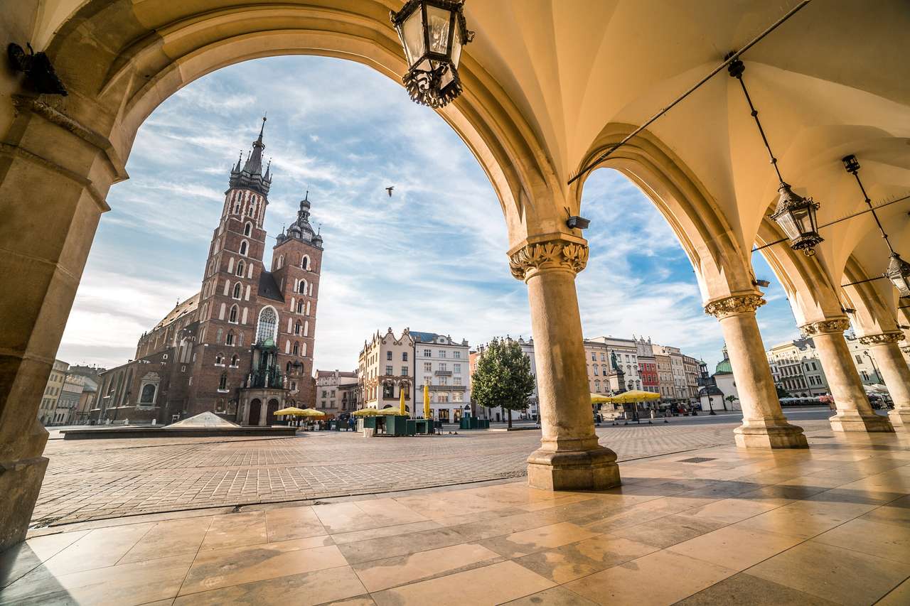 Place du marché historique de Cracovie le matin, Pologne puzzle en ligne