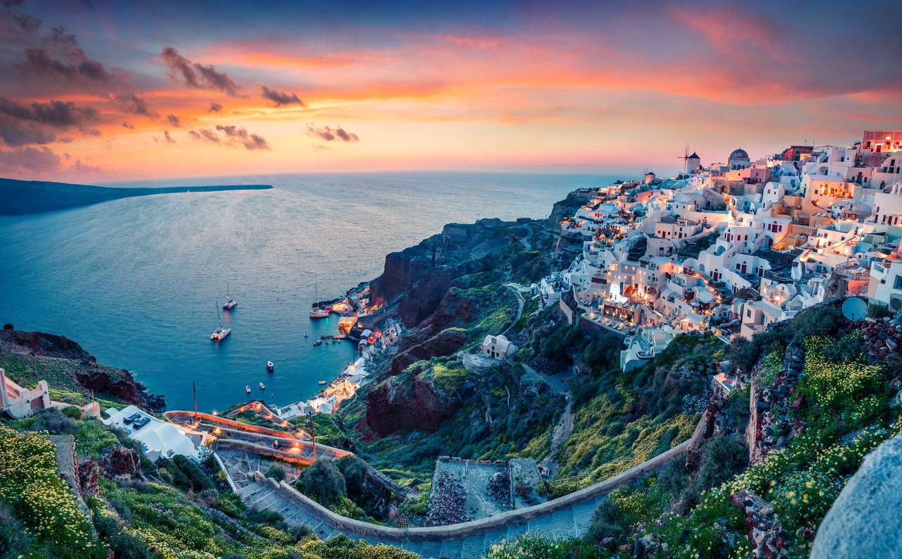 Вечерна гледка към остров Санторини онлайн пъзел
