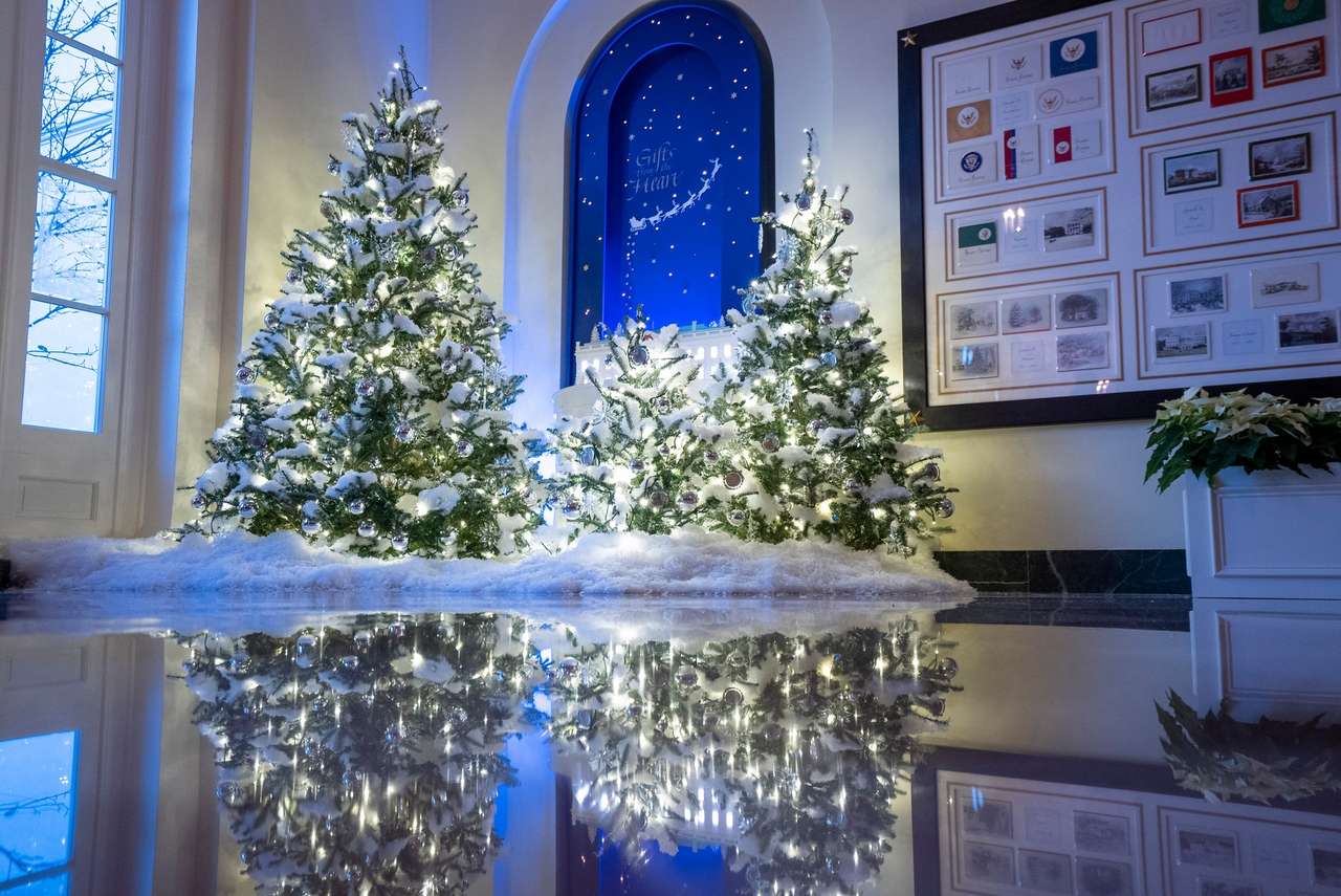 Χριστουγεννιάτικο δέντρο παζλ online από φωτογραφία