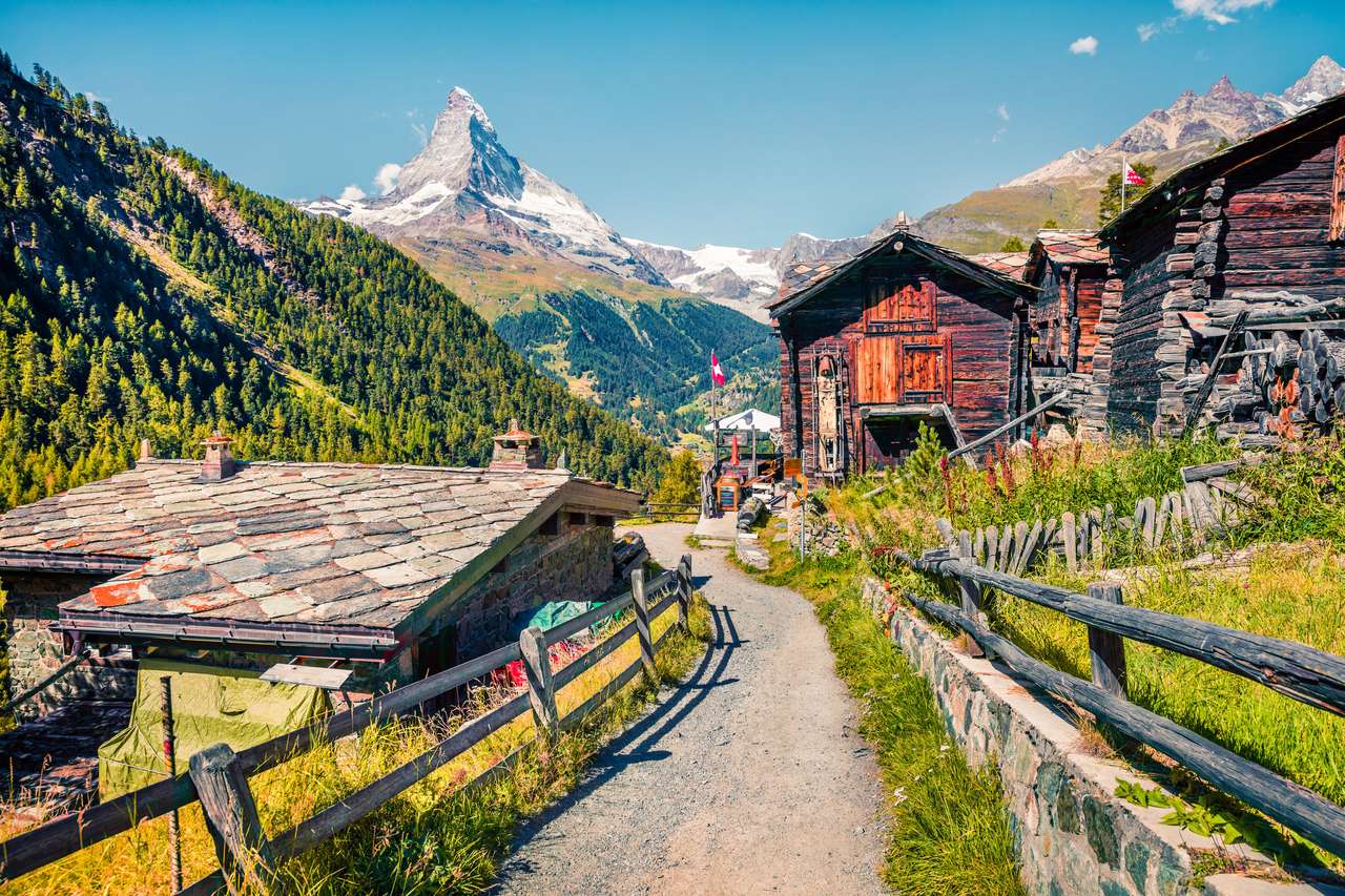 Letní ráno ve vesnici Zermatt s Matterhornem puzzle online z fotografie
