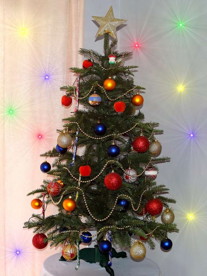 Рождественская елка... онлайн-пазл