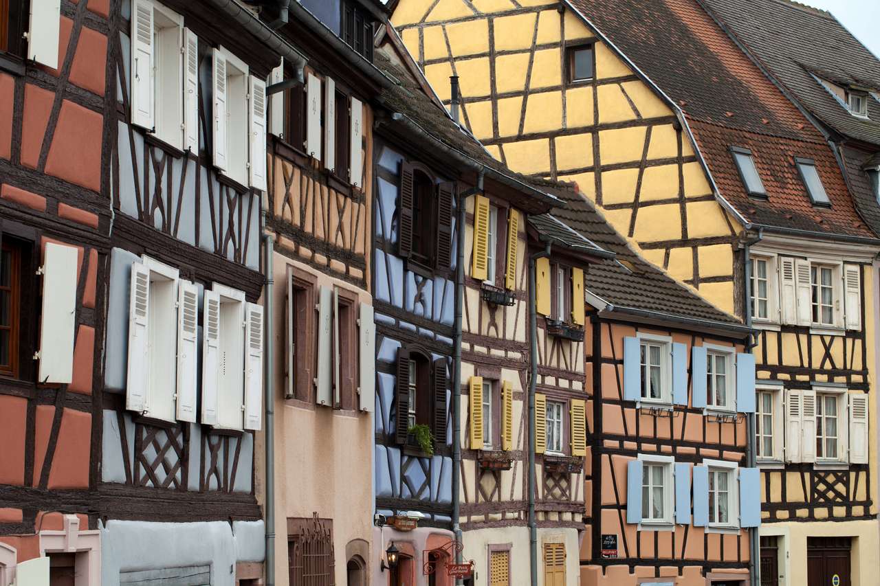 Korsvirkeshus i Colmar, Alsace, Frankrike pussel online från foto