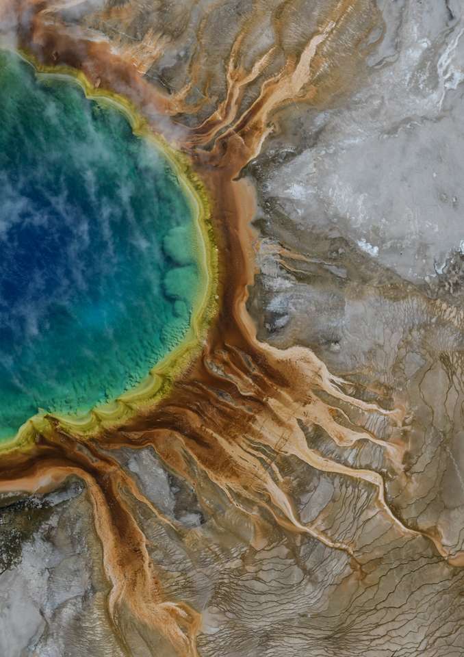 Velký hranolový pramen v Yellowstone online puzzle