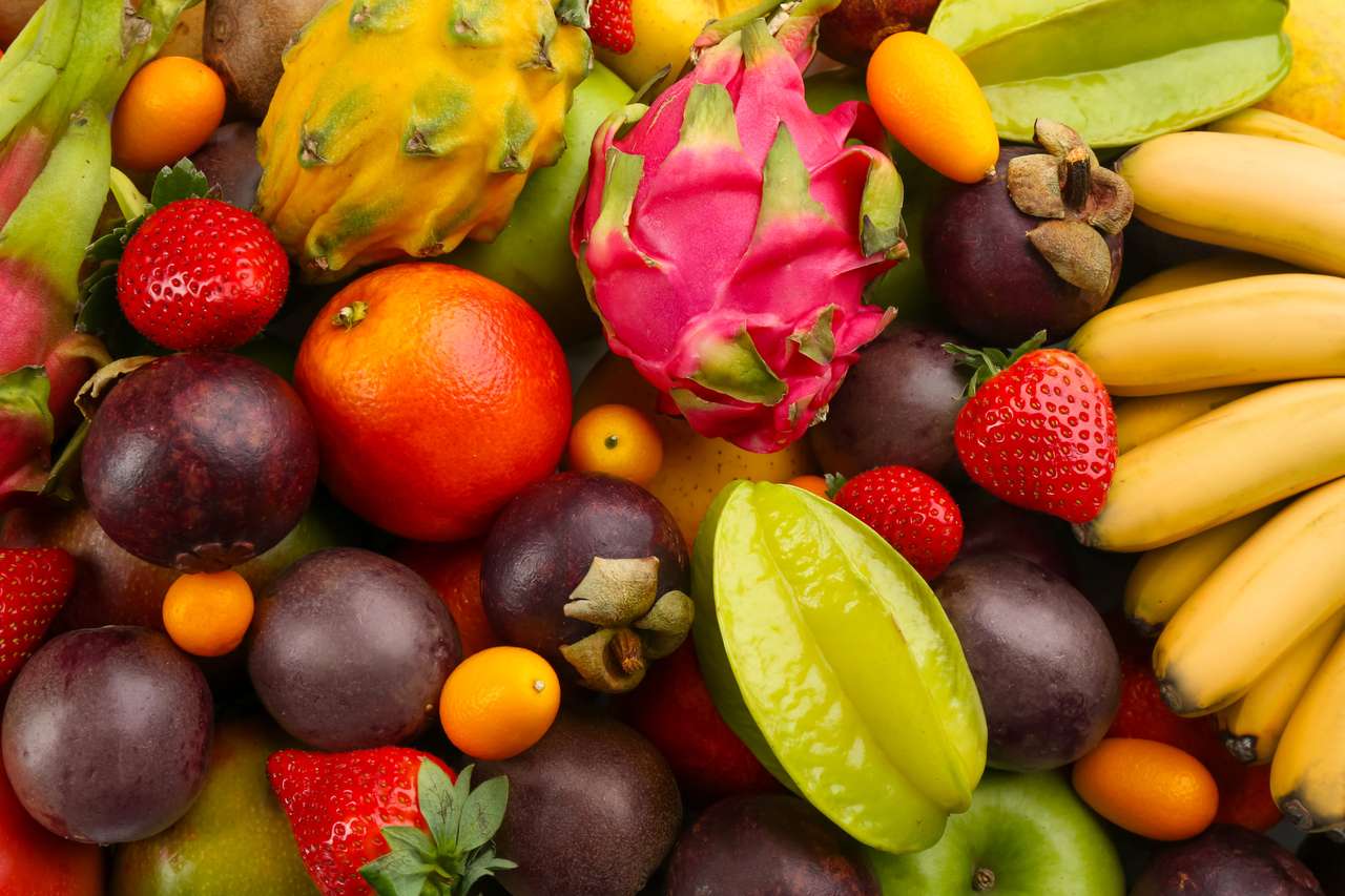 Friss egzotikus gyümölcsök választéka online puzzle