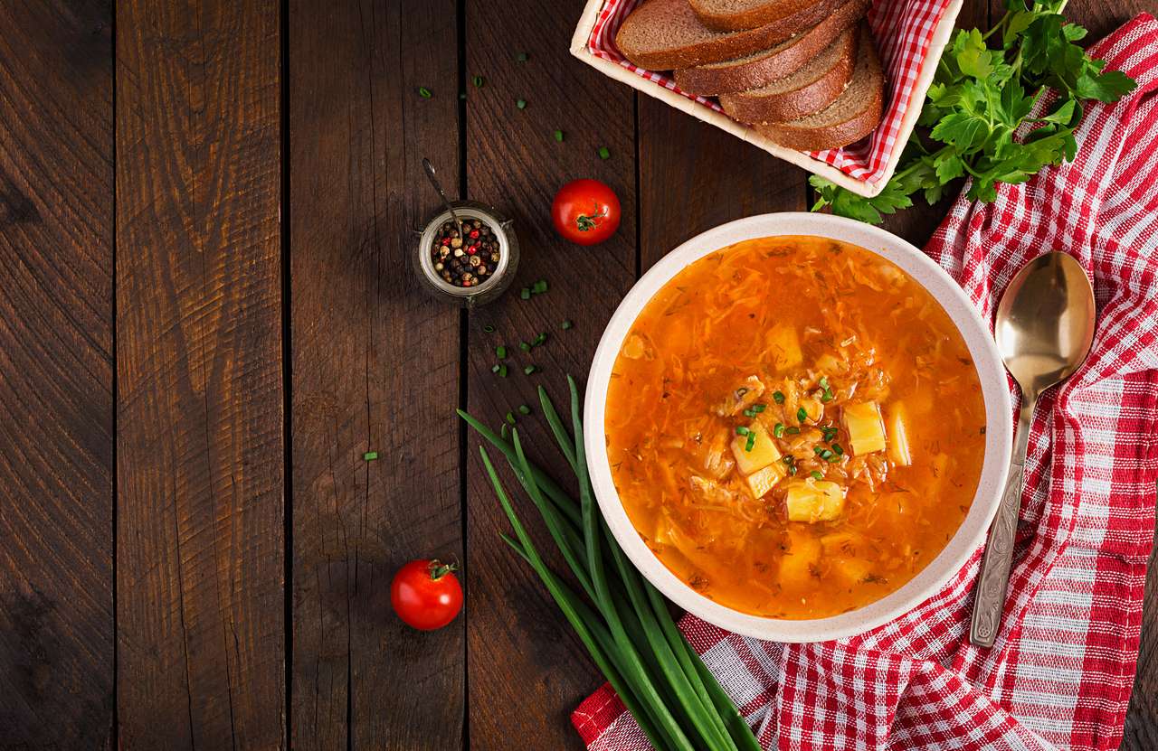 Traditionell rysk soppa med kål Pussel online