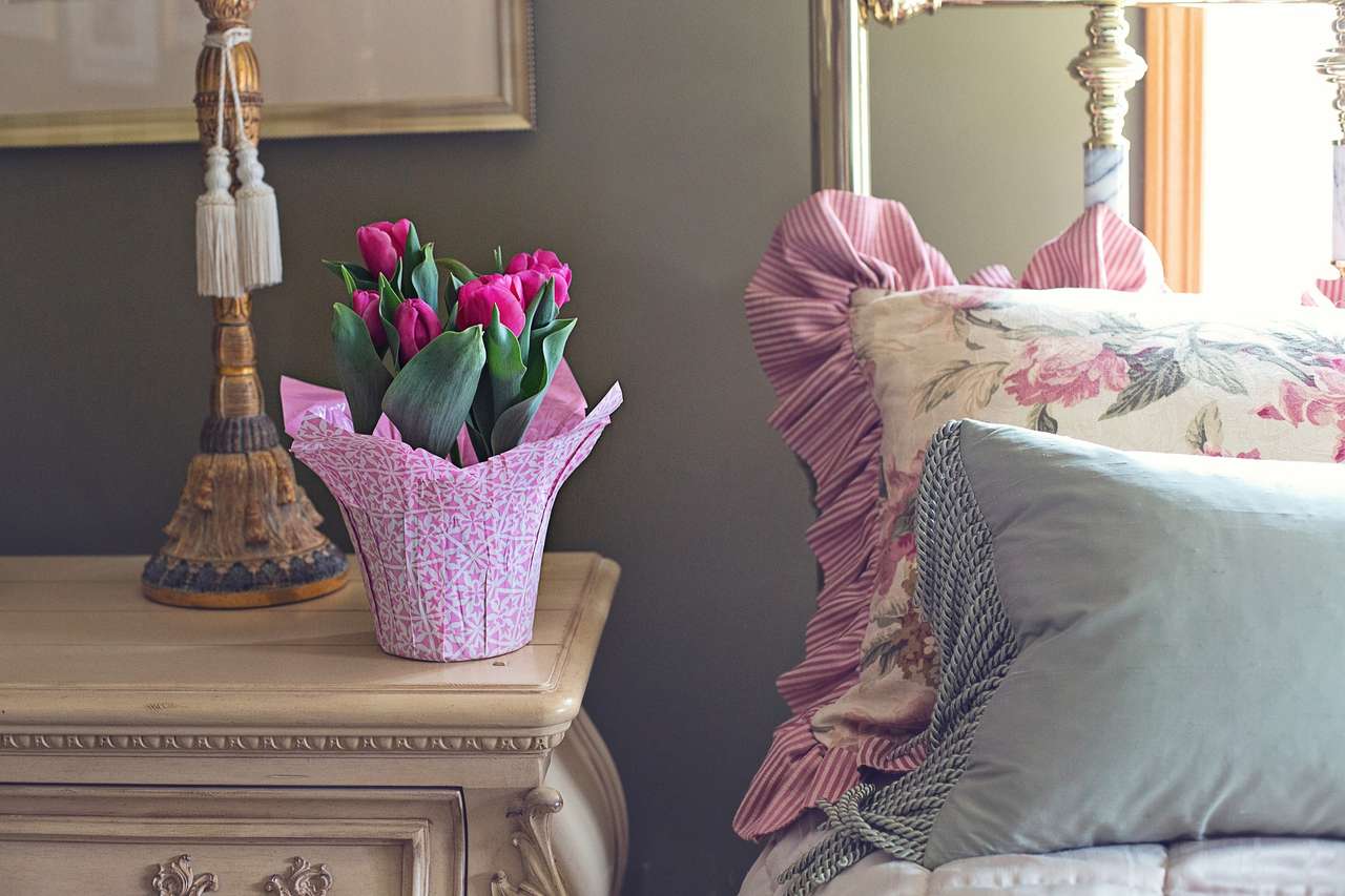 Camera da letto e fiori puzzle online