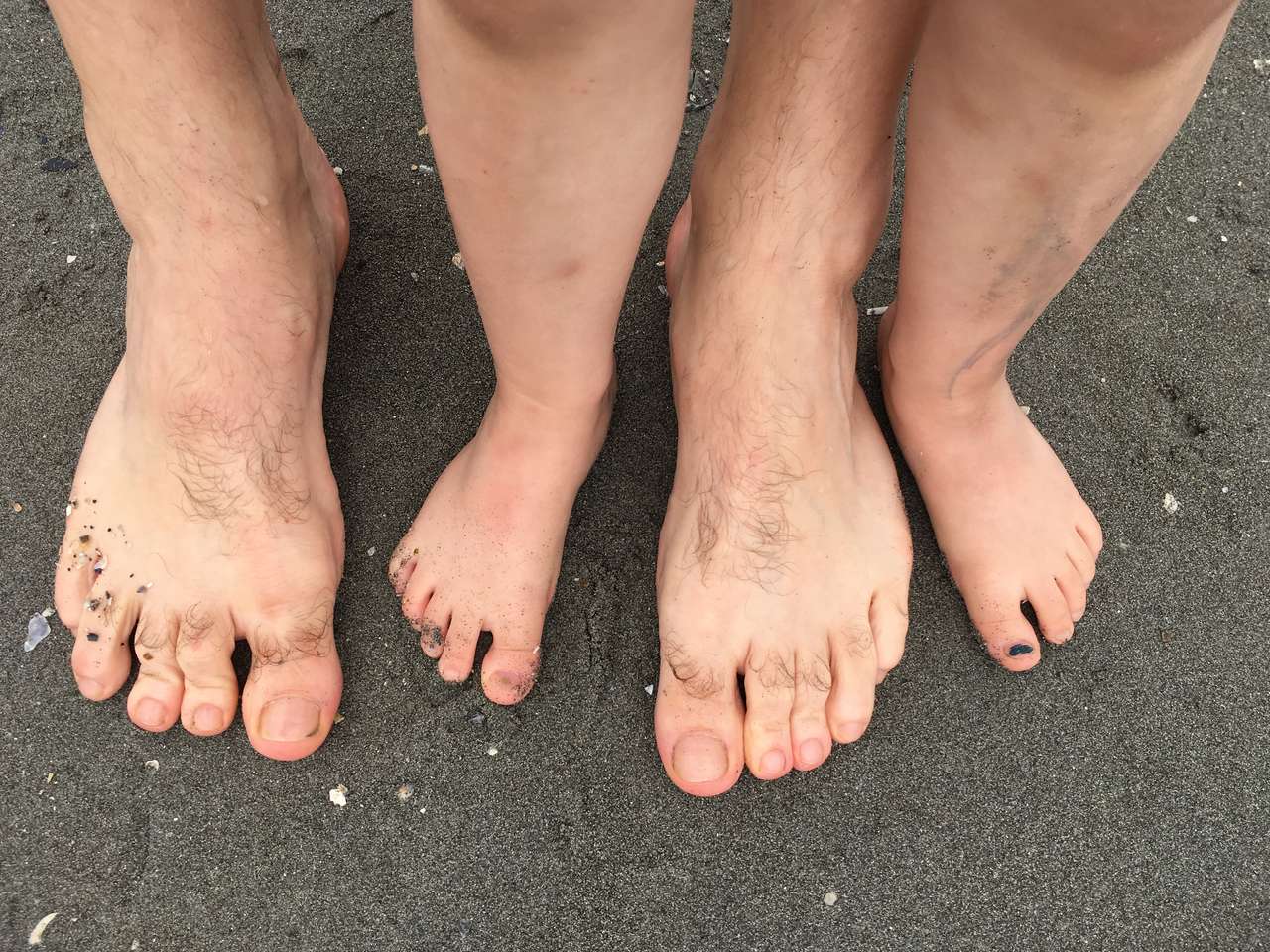 Feet on the beach puzzle online from photo
