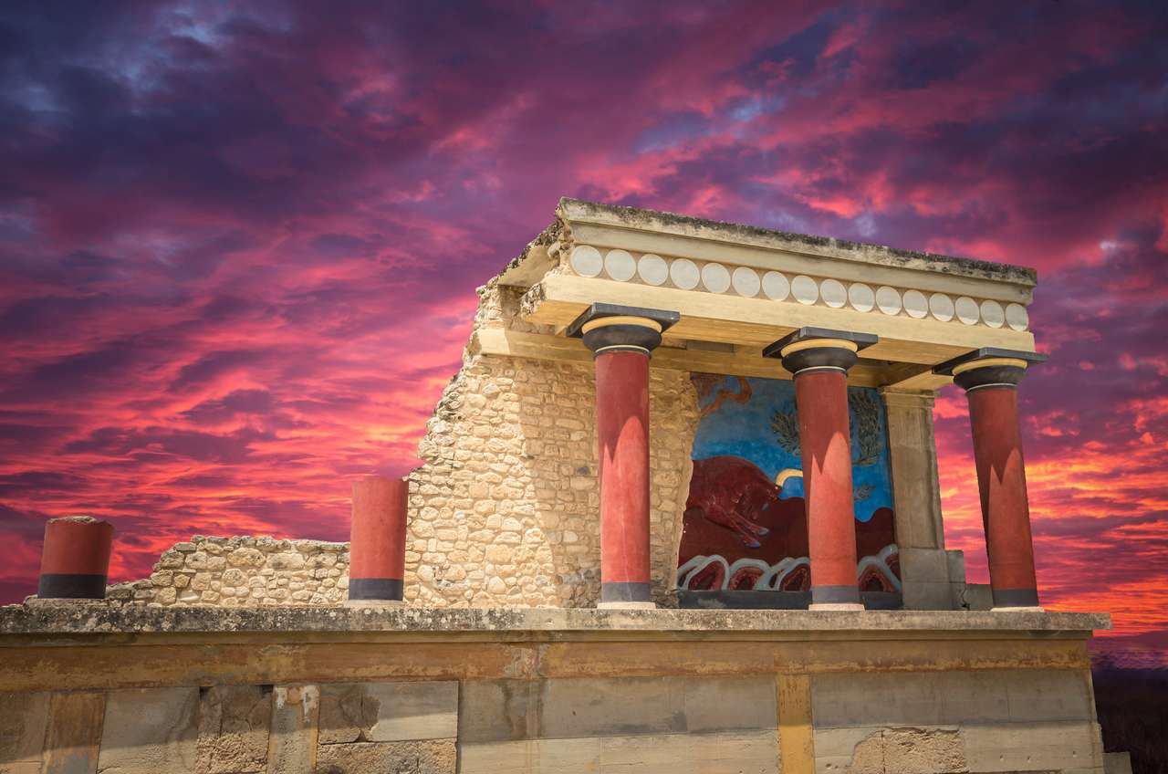 Apus de soare uimitor peste palatul Knossos puzzle online din fotografie