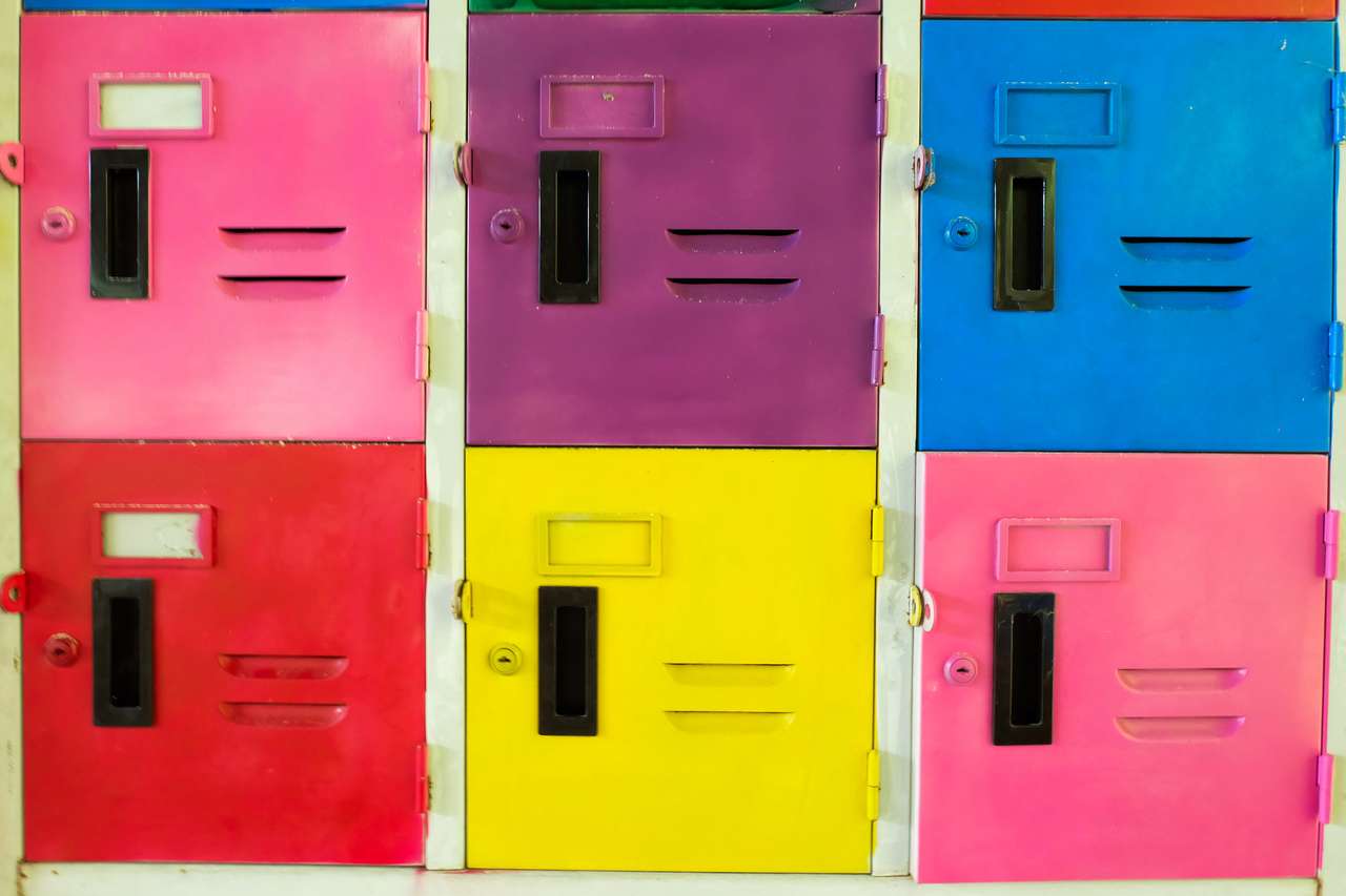színes iskolai szekrények online puzzle