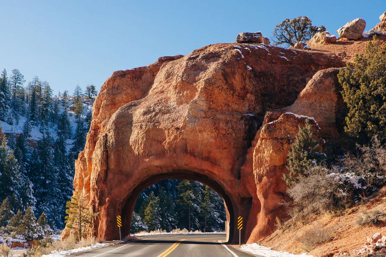 Red Arch road tunnel puzzle online from photo