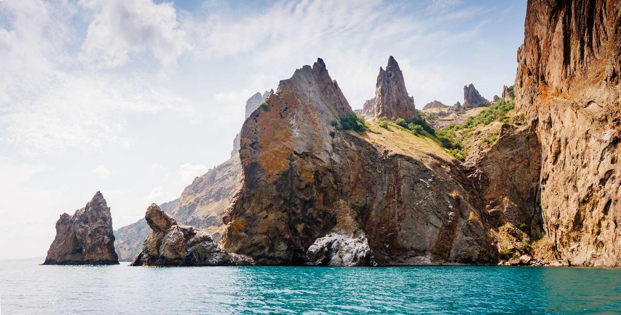 Chaîne de montagnes dans la péninsule de Crimée puzzle en ligne