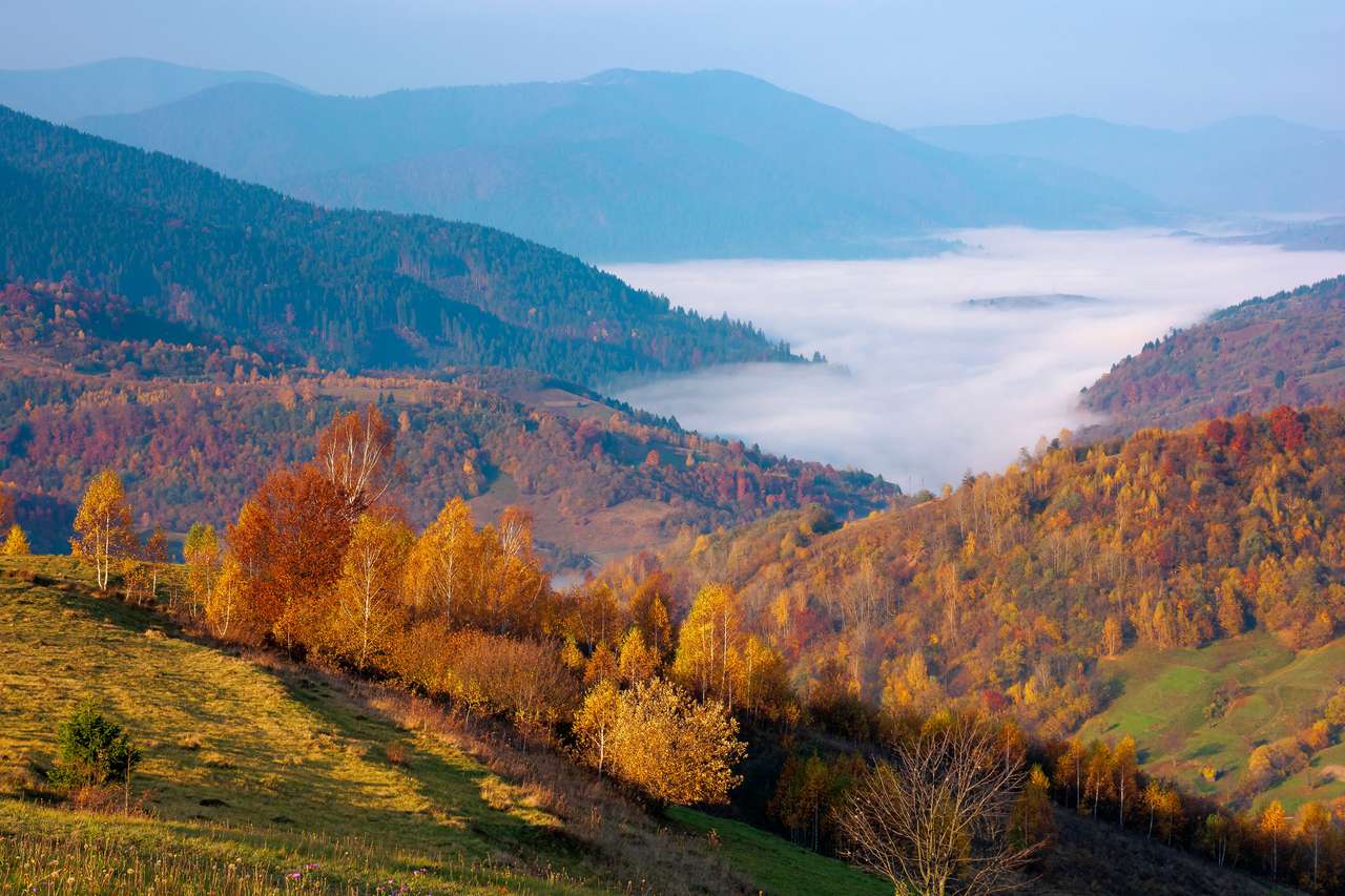 Nascer do sol de outono nas montanhas puzzle online