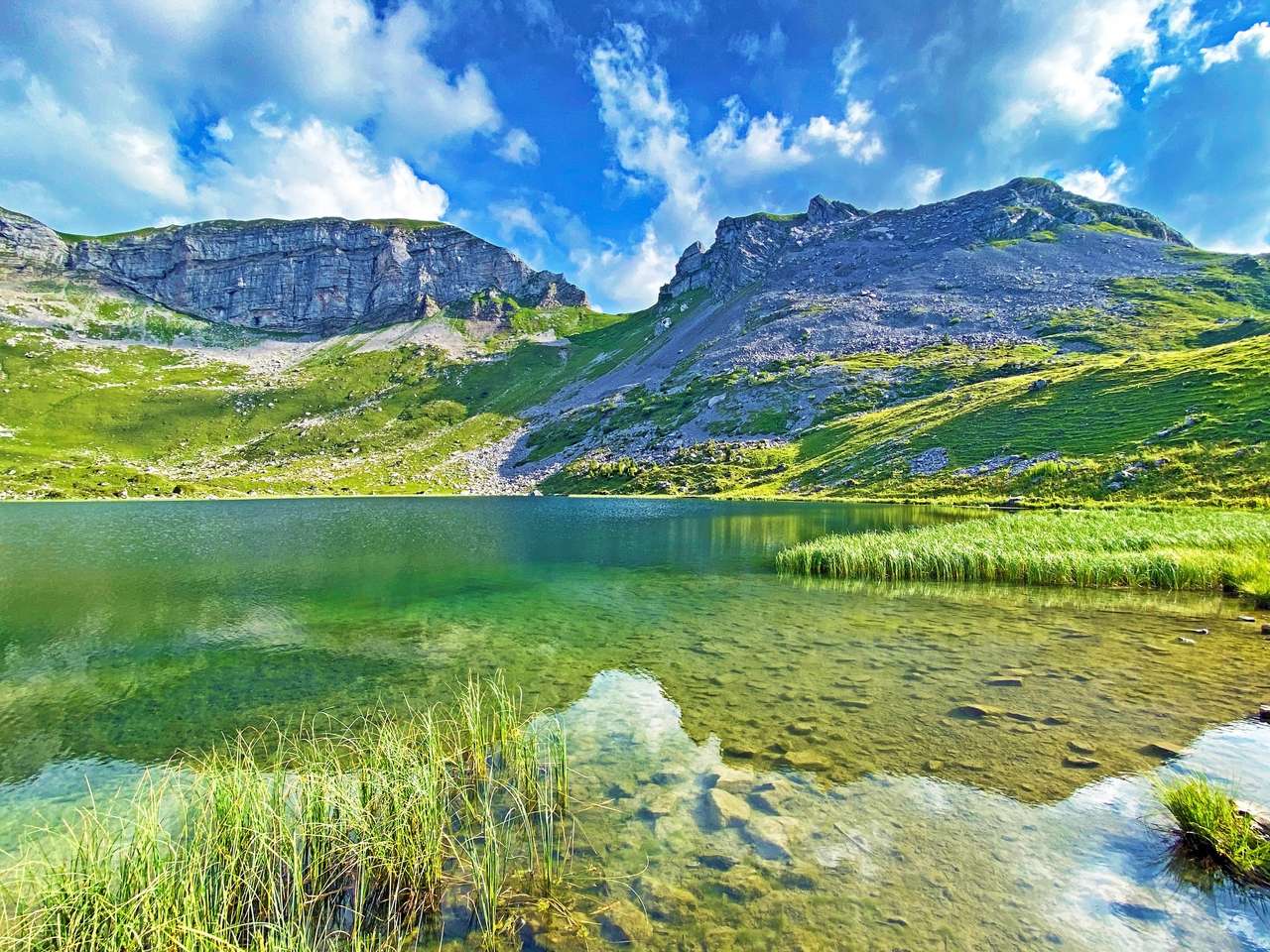 Алпийското езеро Зеефелдзее онлайн пъзел от снимка
