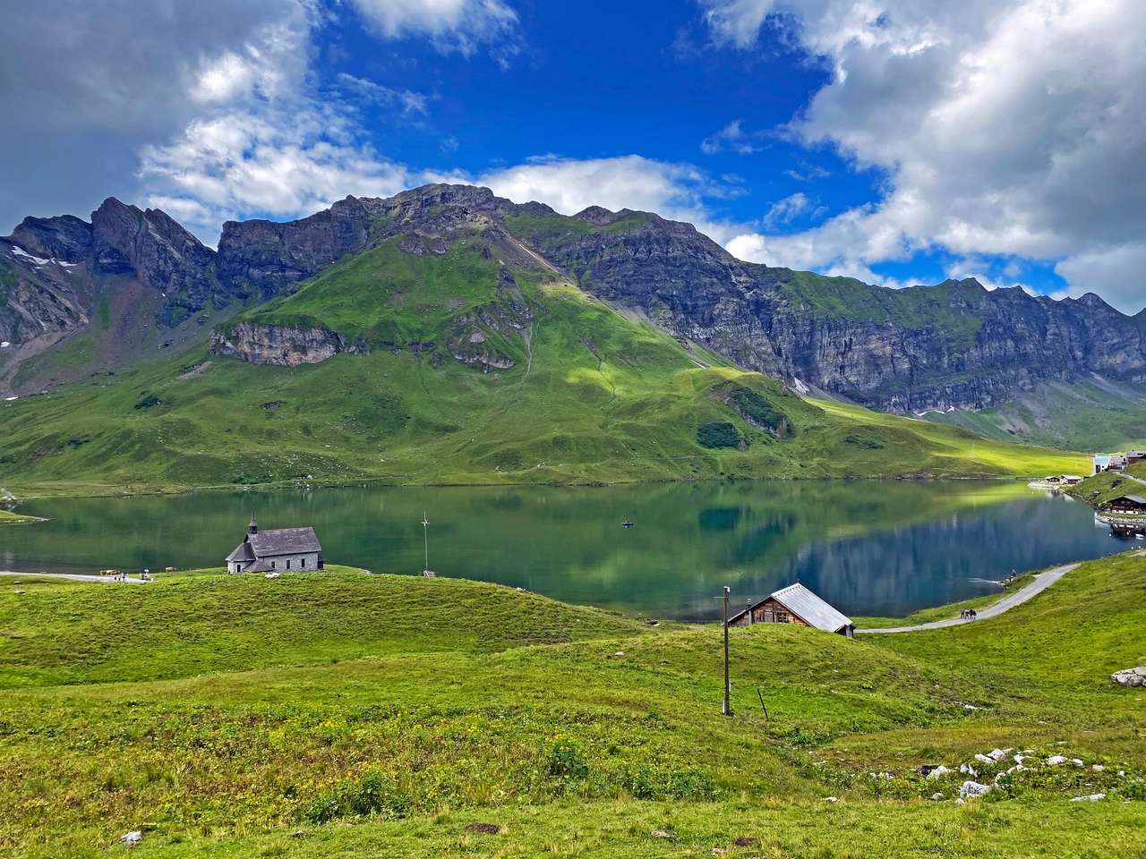 Альпійське озеро Мельхзее онлайн пазл