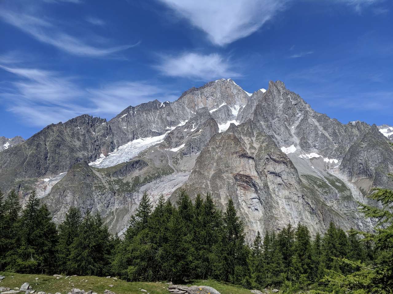 Alpesi hegyek online puzzle