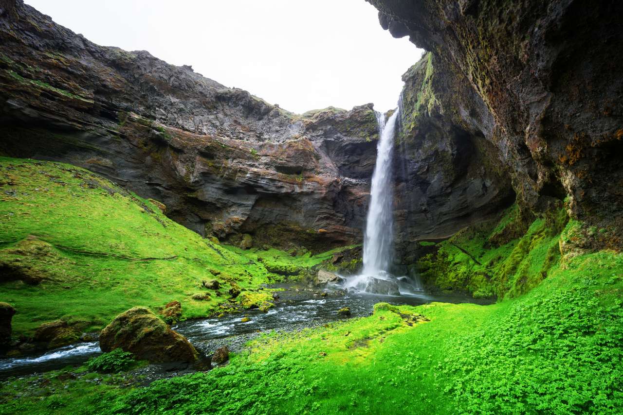 Kvernufoss-Wasserfall in Island Online-Puzzle