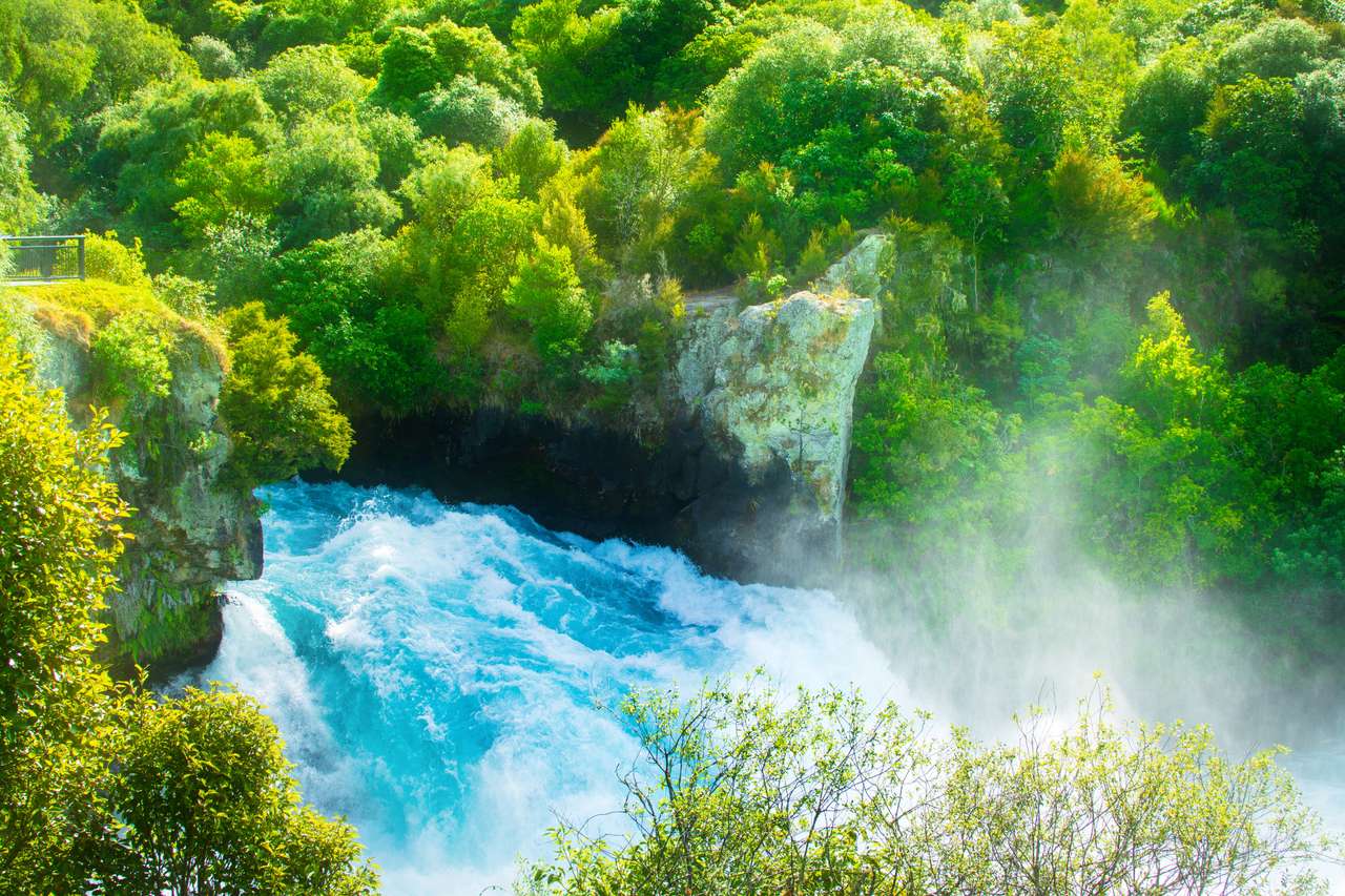 Poder total de Huka Falls puzzle online a partir de fotografia