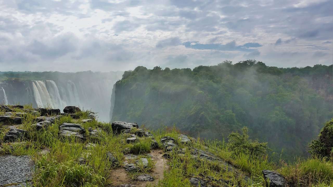 Jedinečné Viktoriiny vodopády puzzle online z fotografie