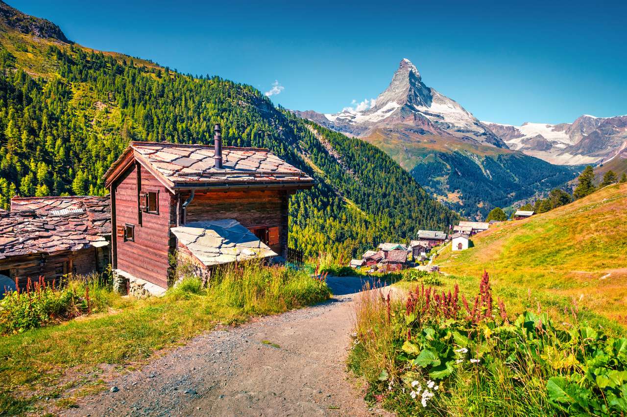 Solig sommarmorgon i byn Zermatt pussel online från foto