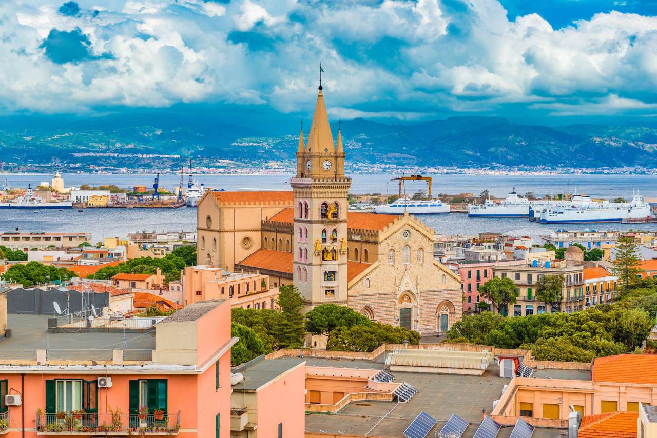 Paisaje urbano de Messina, Sicilia, Italia puzzle online a partir de foto