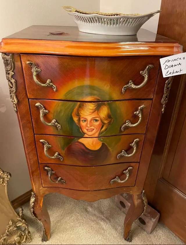 Diana Cabinet puzzle online from photo