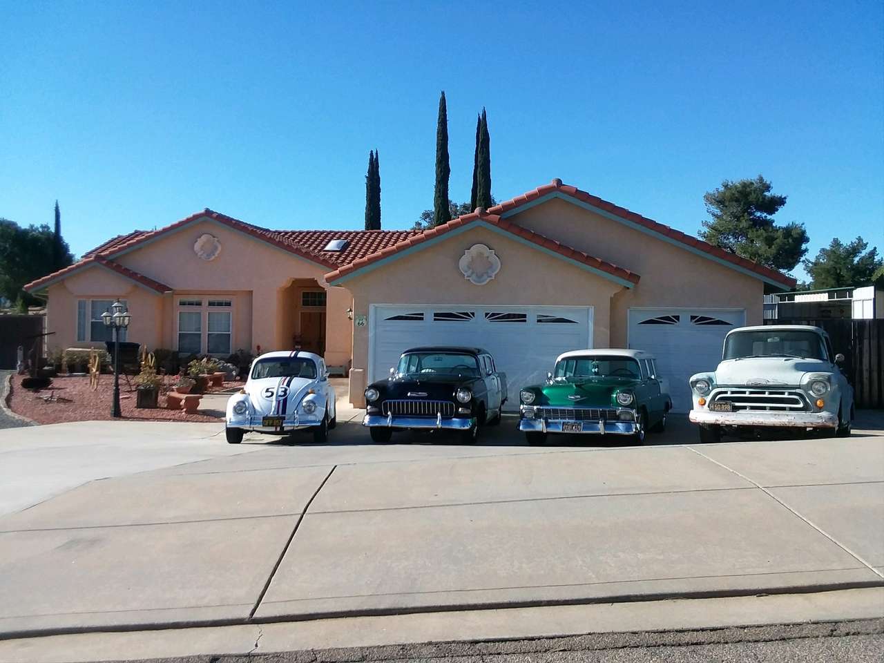 Herbie, 55 Chevy, 56 Chevy und 57 Chevy Truck Online-Puzzle vom Foto