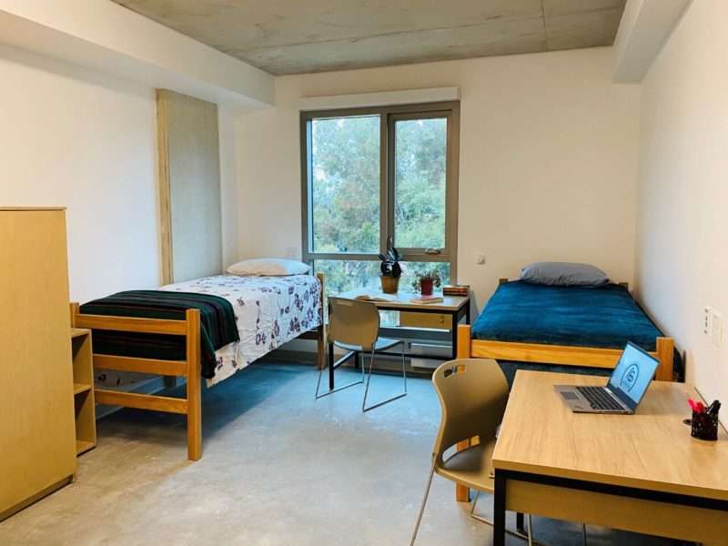 общежитие онлайн пъзел от снимка