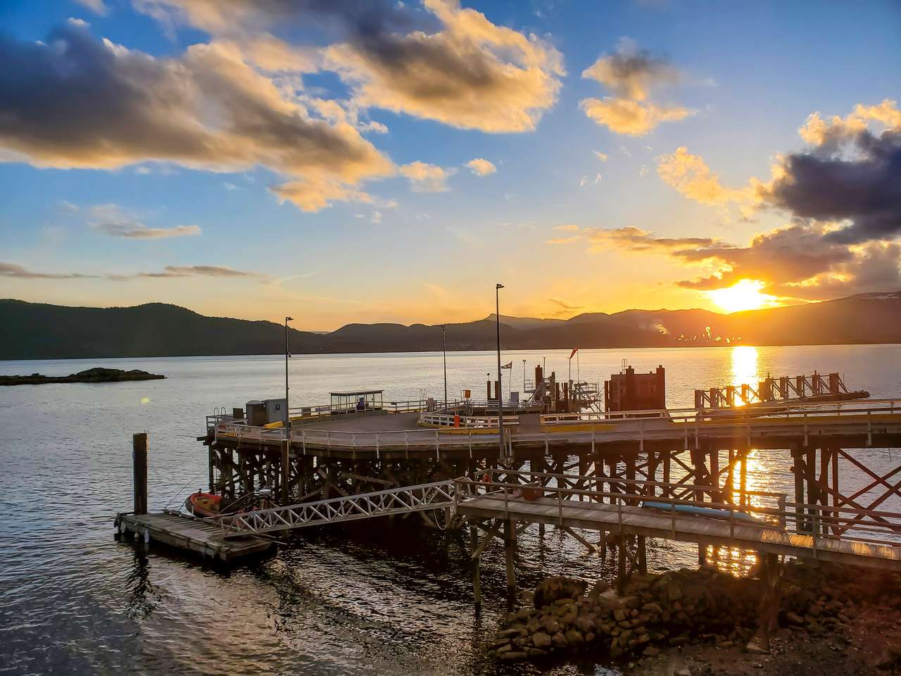 Saltspring sunset puzzle online from photo