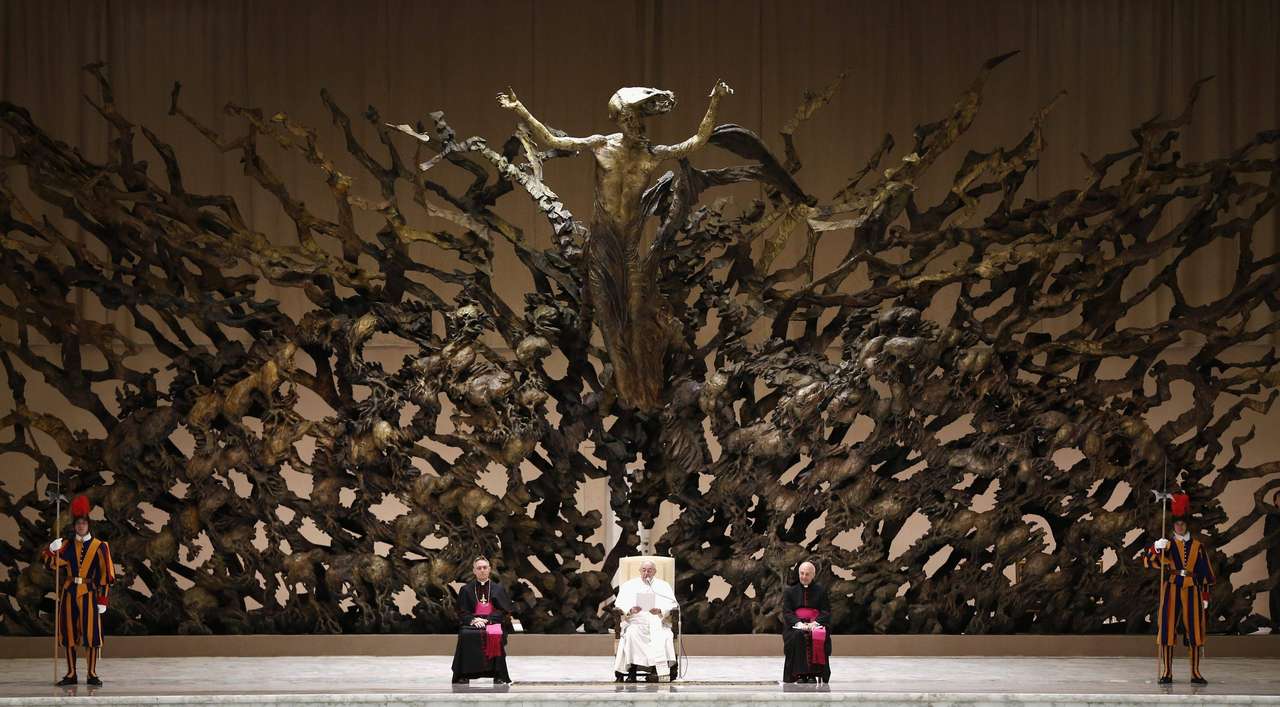 Pope's audience hall puzzle online from photo