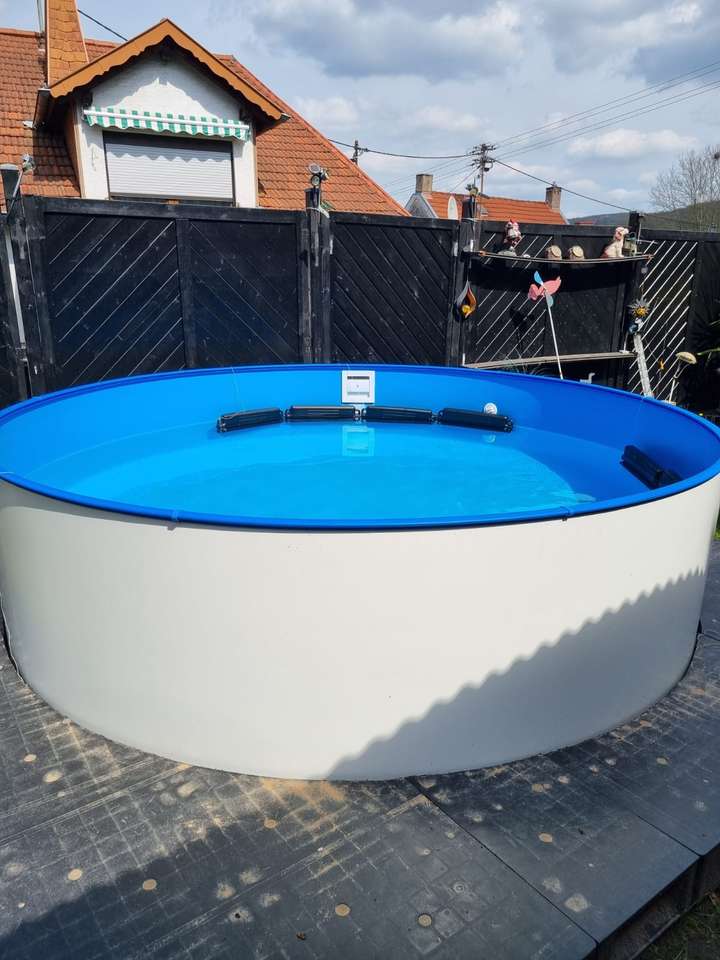 басейн в градината онлайн пъзел