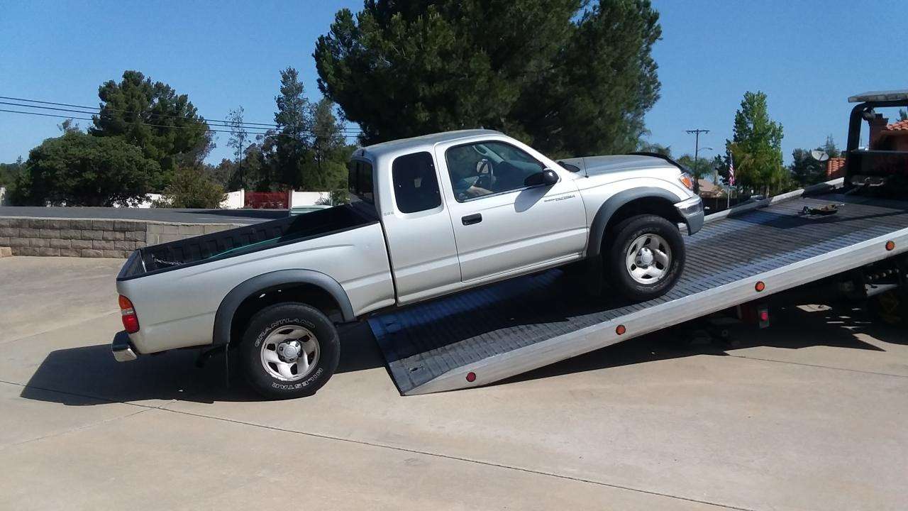 2002 toyota tacoma truck puzzle online from photo