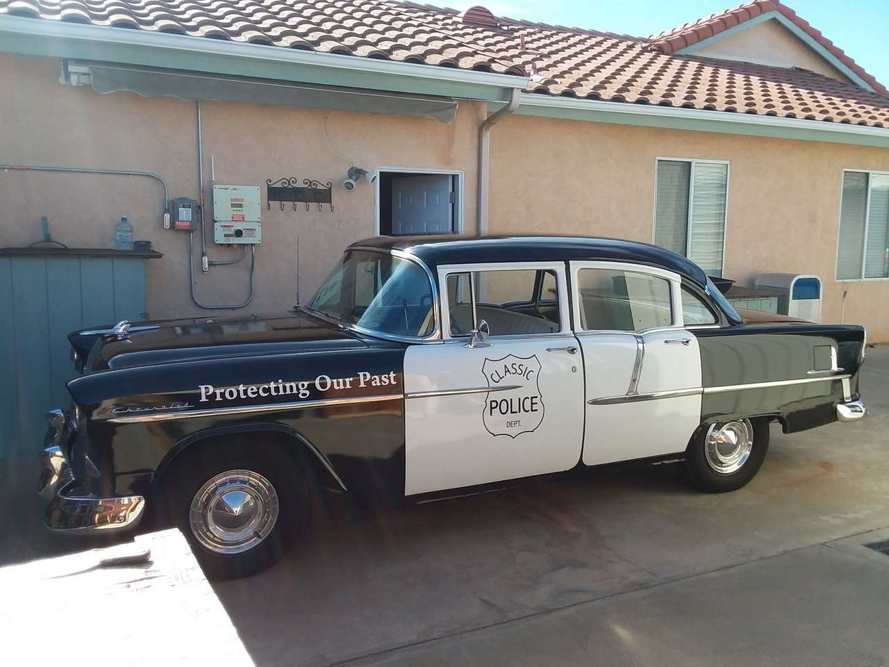 Voiture de police Chevrolet 1955 puzzle en ligne à partir d'une photo